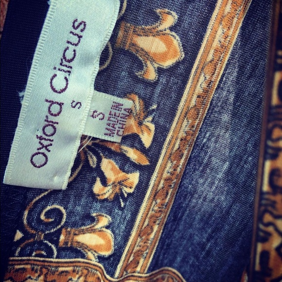 Slinky silky scarf black dress with gold and flowers 🌺 size small v-neck - Picture 6 of 15